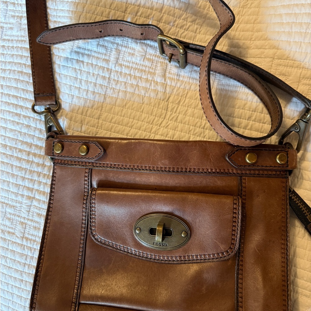 Fossil Tan Leather Crossbody Bag with Turn-Lock
